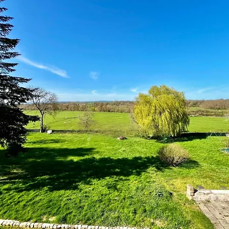 La Pierre Villa